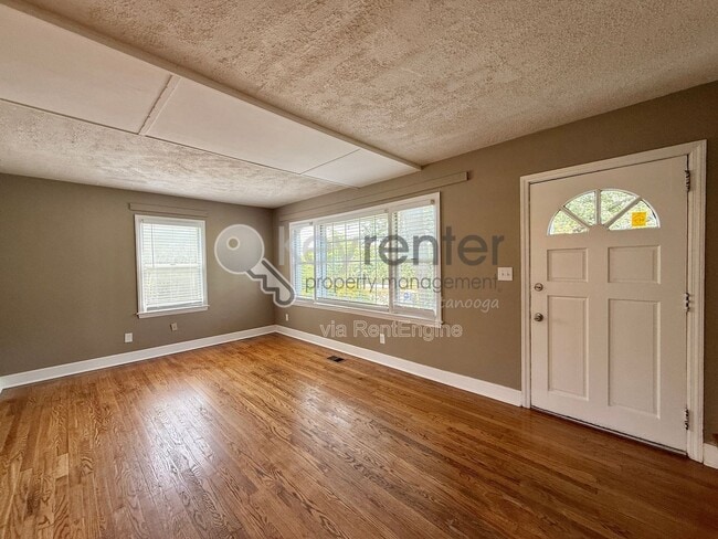 Photo - 308 Druid Ln