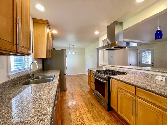 Photo - 4 Bed 2 bath SFH in Oakland Hills secluded...