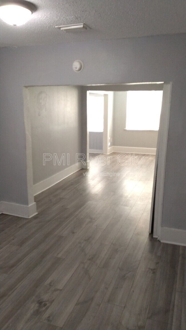 Photo - 1331 W 25th St