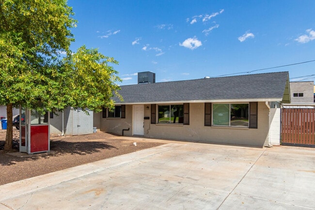 Photo - 1100 W 12th St