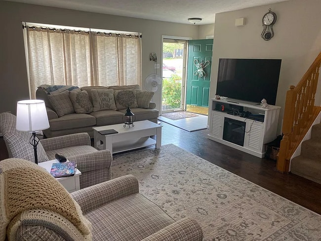 Photo - 516 Hollyberry Way