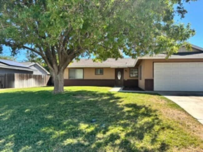 Photo - 808 Kelton St