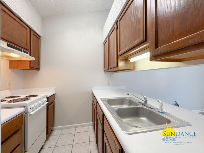 Photo - 1 Bedroom Cottage-Style Townhouse In Fort Walton Beach!