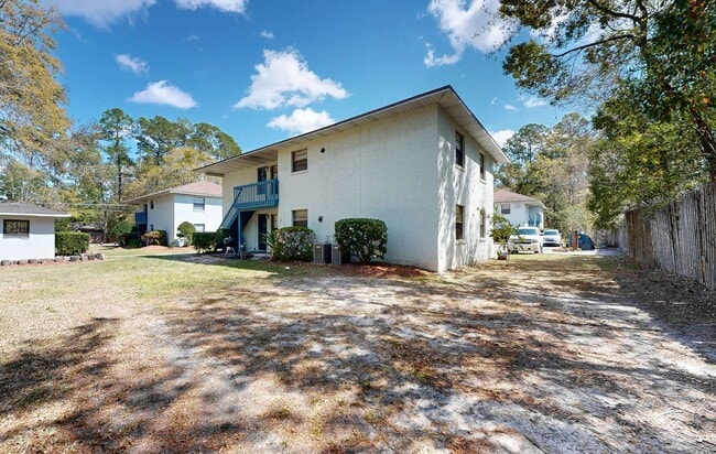 Photo - Updated 2 Bedroom / 1 Bathroom Apartment