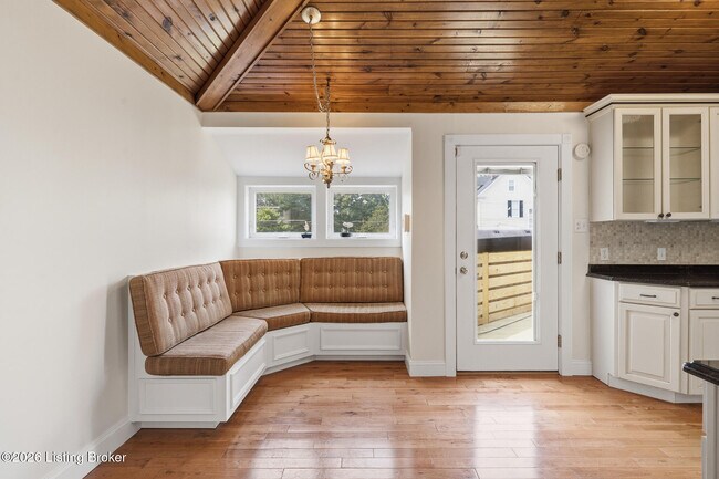 Photo - 1290 Everett Ave