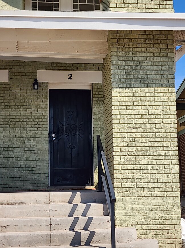 2401 #2 Front 3 - 2401 Montana Ave Unit Apartment #2