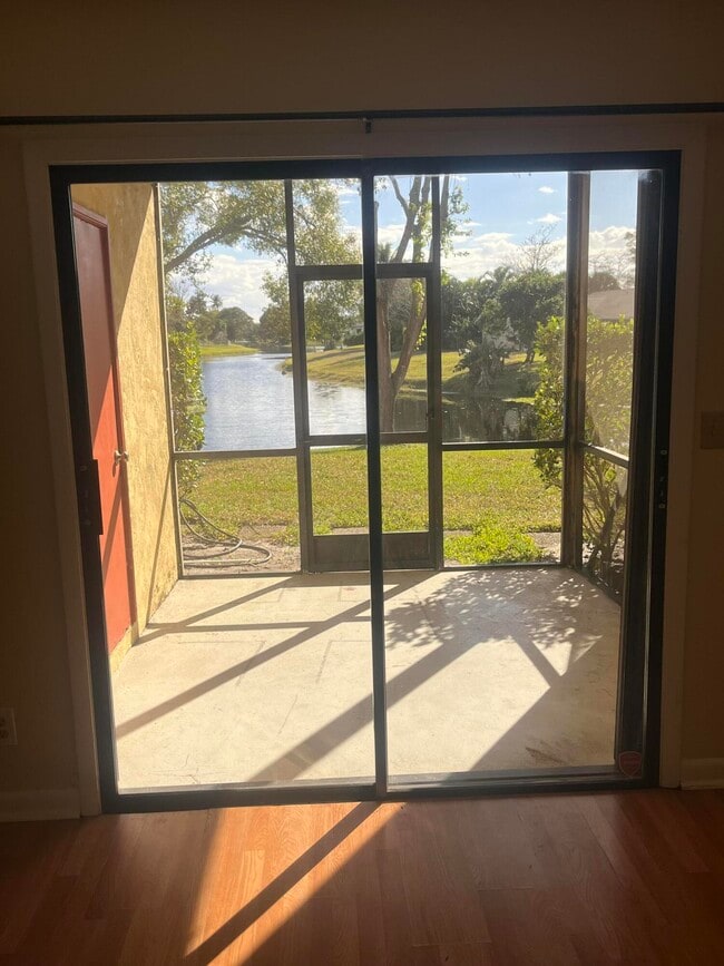 Photo - 1627 Hawthorne Pl Unidad 1623