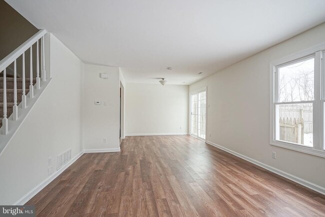 Building Photo - 117 Chaucer Rd