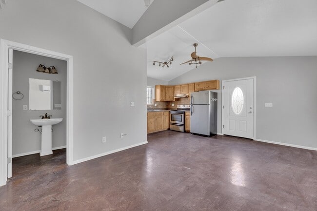 Photo - 1127 N El Paso St Unit 5