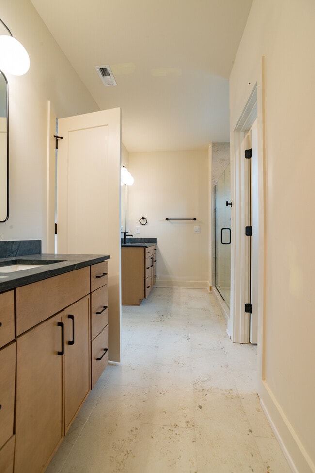 Photo - 979 Dozier Pl