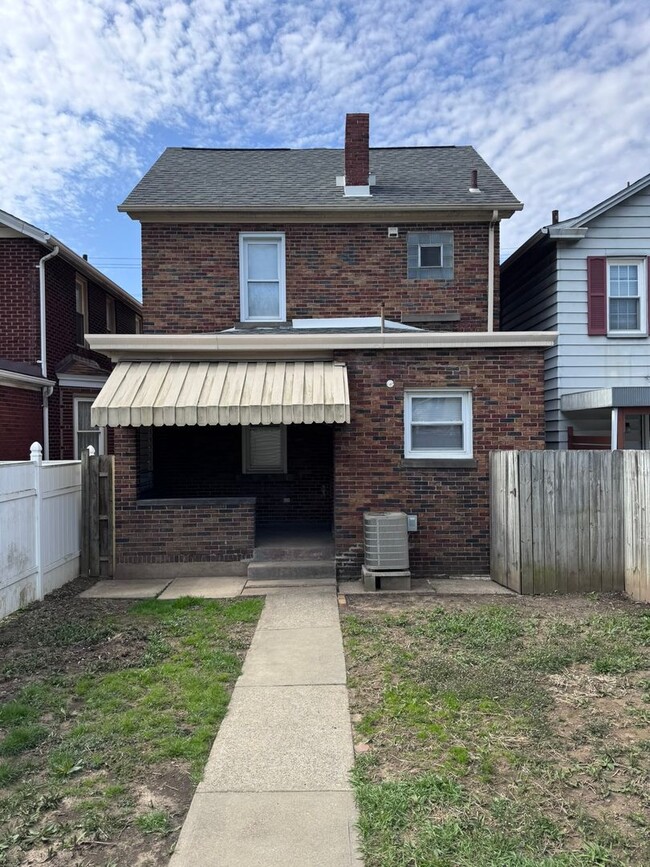 3211 Walnut St