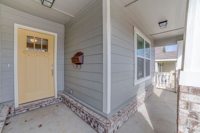 Gorgeous 3/2/2 Home Close to Downtown!