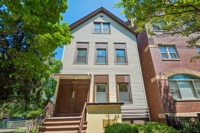 Building Photo - 1354 W George St Unit 1