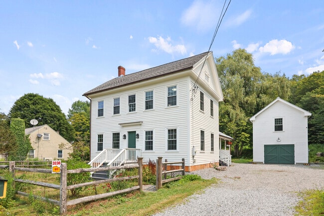 Photo - 3238 Main St