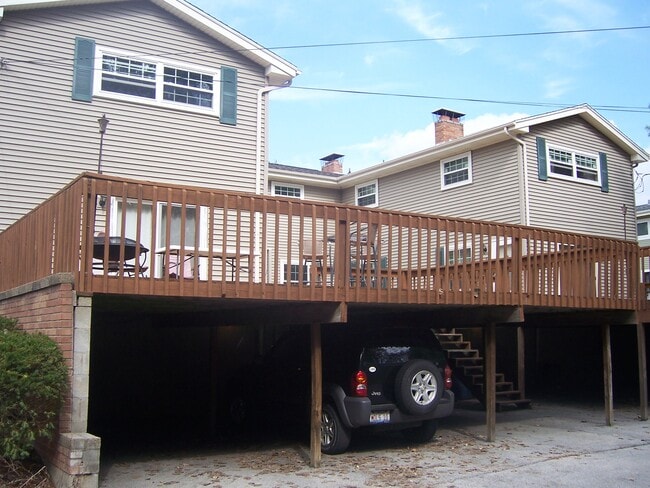 Building Photo - 219 Eisenhower Dr Unit 3