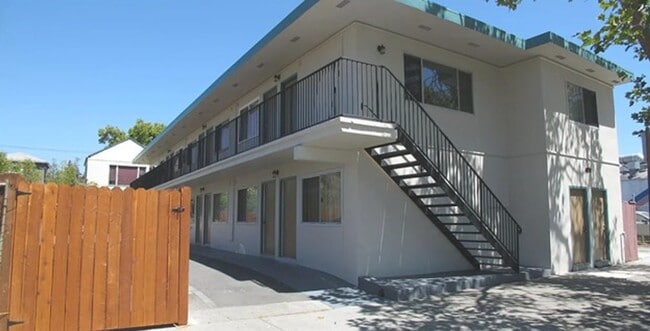 Building Photo - Comfortable one bedroom Unit 204