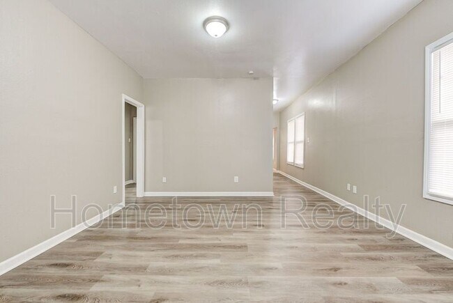 Photo - 2105 N Lottie Ave