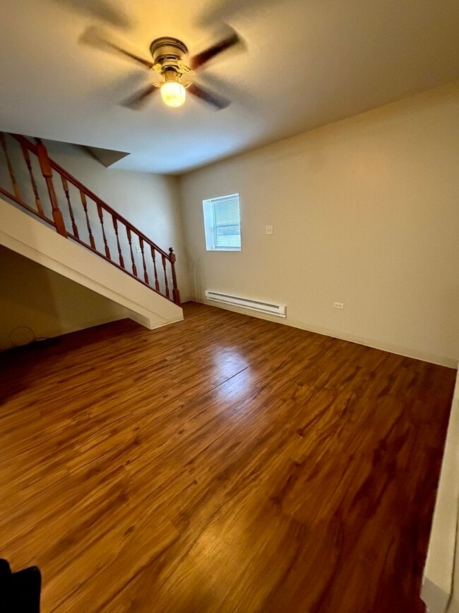 Photo - 690 W Judson St Unit 3