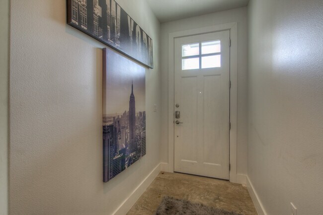 Photo - 610 W 31.5 Street Unit B