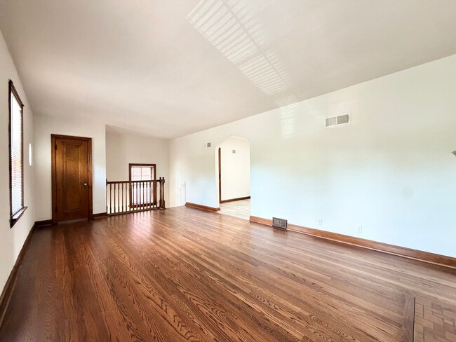 Photo - 4734 Locke Ave Unit A / 2nd floor