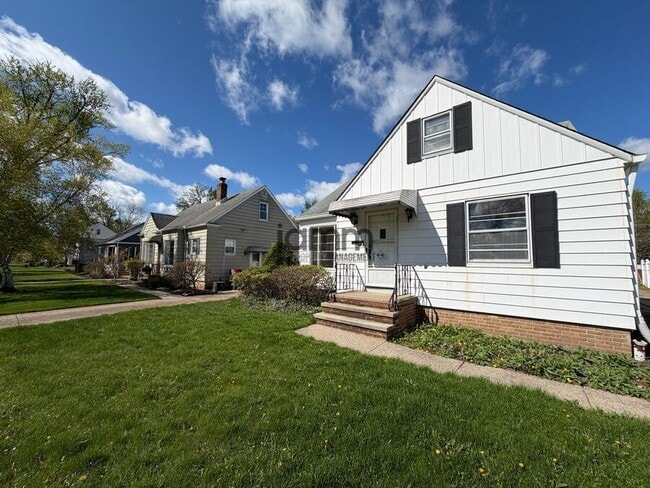 Photo - 4566 W 226th St