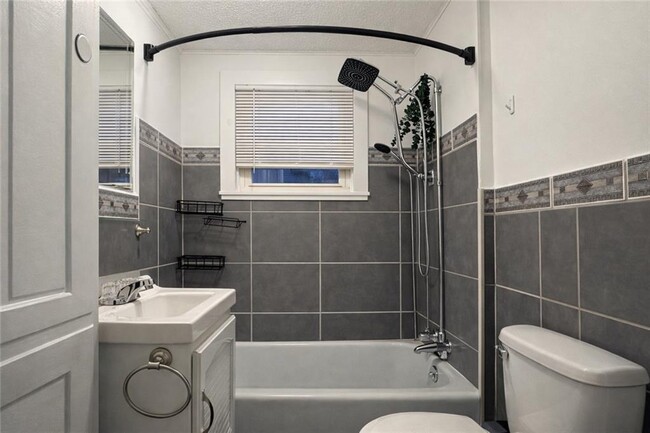 Photo - 39 Roland St Unit 2