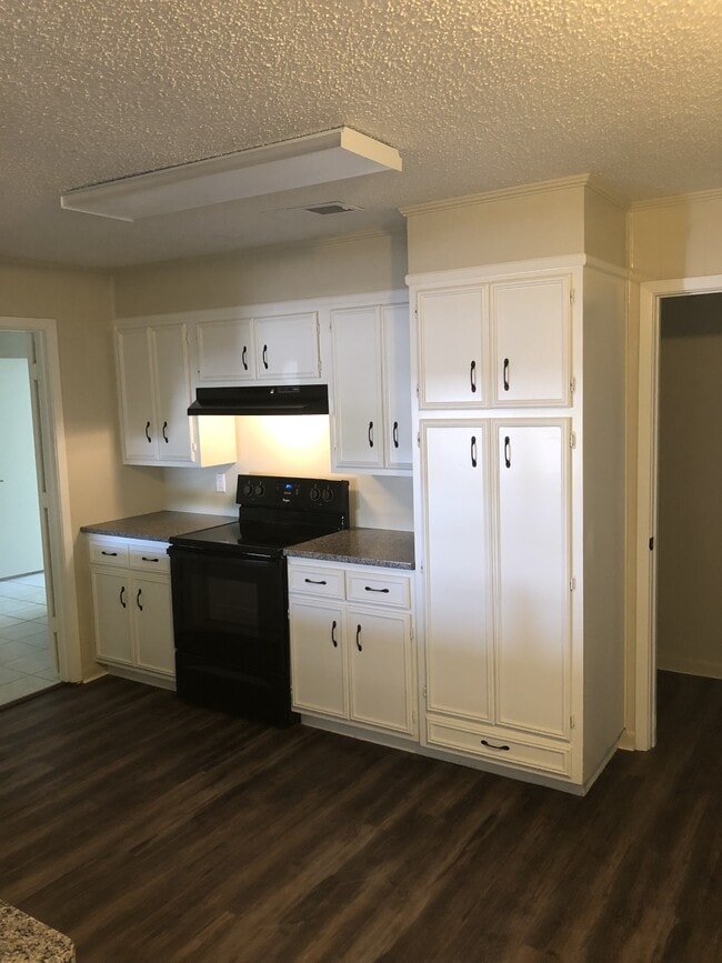 Photo - 9800 Dollarway Rd