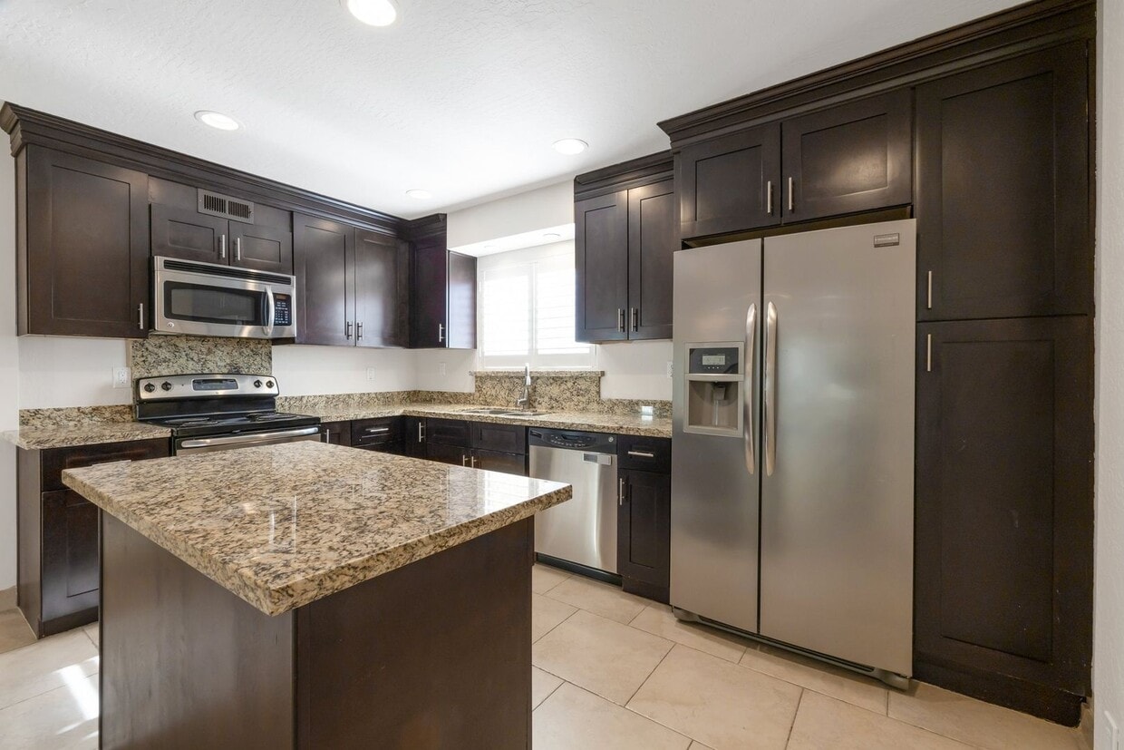 50% OFF FIRST MONTH!! Charming 2-Bedroom C... - 50% OFF FIRST MONTH!! Charming 2-Bedroom C...
