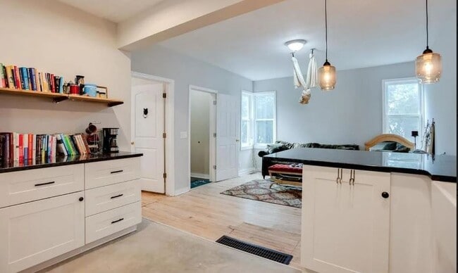 Photo - 610 Adams St NE Unit 1