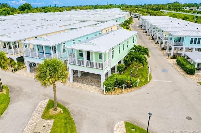 Building Photo - 252 NE Ebbtide Way