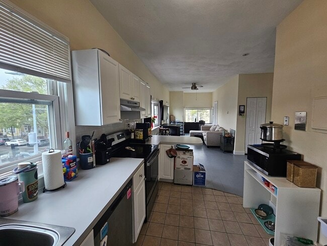 Photo - 464 Meridian St Unidad B