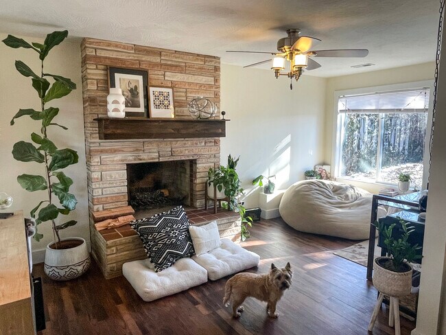 Photo - 104 W Farmer St