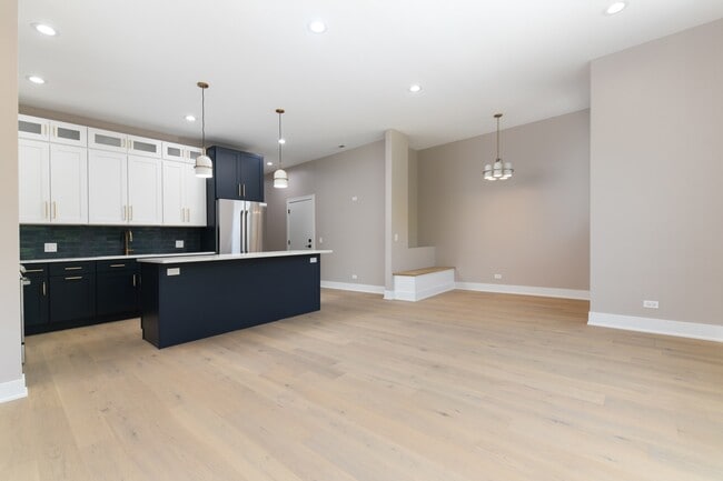 Photo - 1627 W Warren Blvd Unit 2