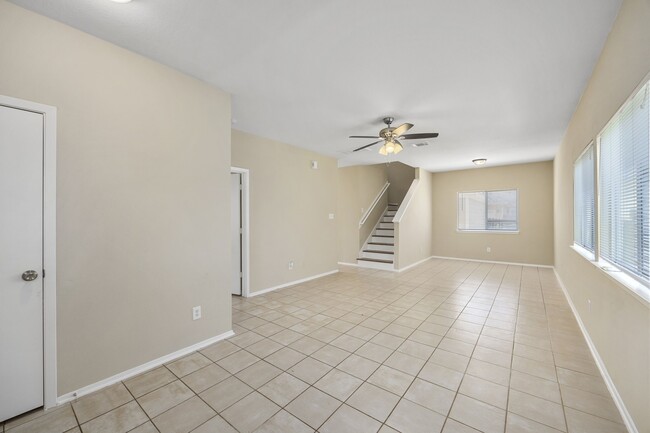 Photo - 6158 Settlers Lake Cir E