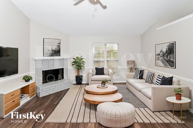 Photo - 6495 Westbury Ave