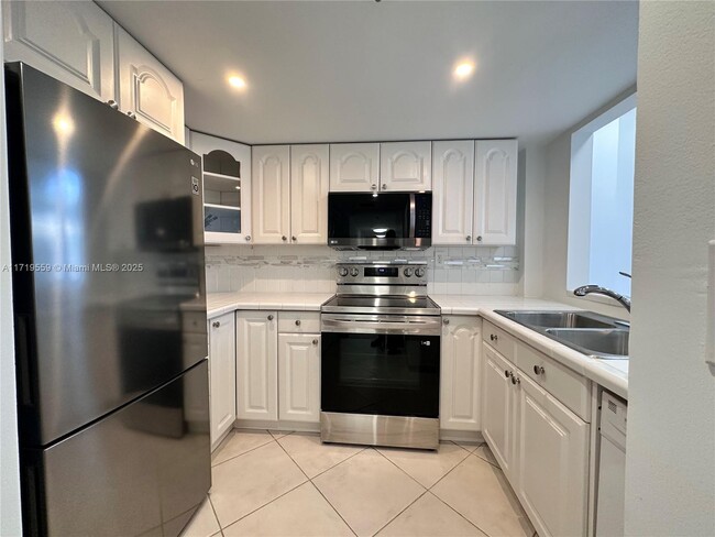 Photo - 540 Brickell Key Dr Condo Unit 302