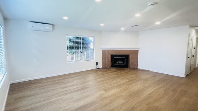 Photo - 2811 E 11th St