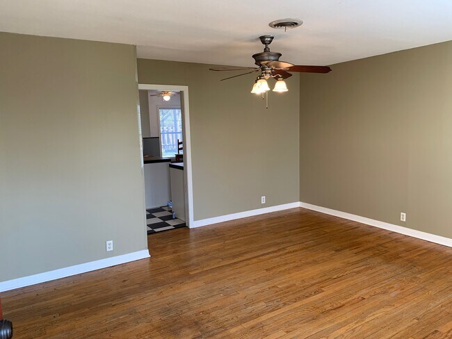 Photo - 2901 E Mistletoe Ave