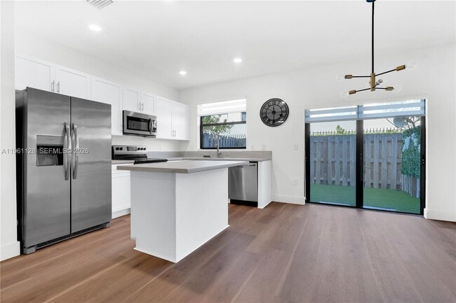 Photo - 859 NE 211th St