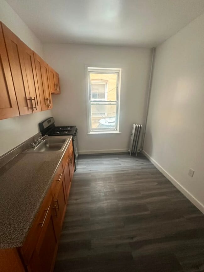 112 E 95th St Unit 1F