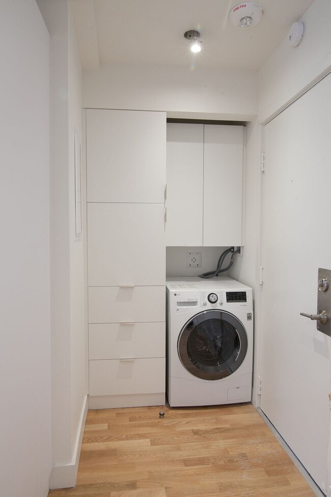 Photo - 25 Av des Pins O Unit 329