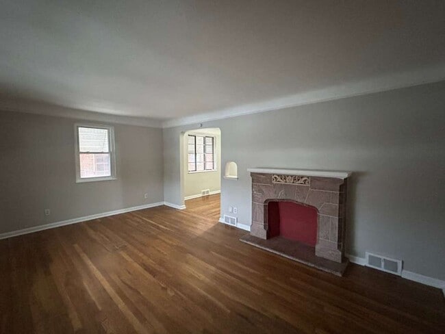 Photo - 19181 Lakeshore Blvd Unit 1