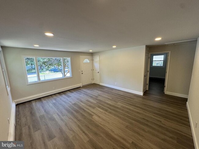 Photo - 601 E Lakeshore Dr