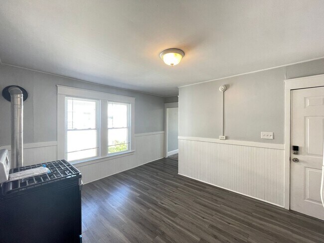 Photo - 398 Amory St Unit B