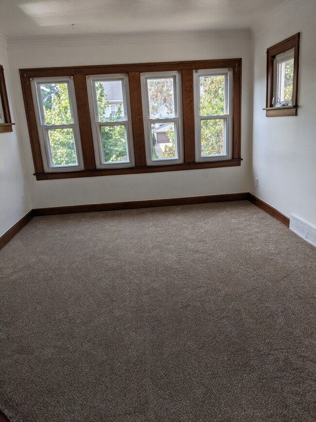 Family room - 3703 W 133rd St Unit Up