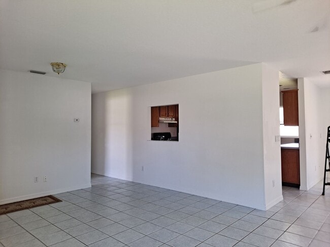 Photo - Available Mid-Nov! 3BR 2BA OFF RIVERSIDE D...