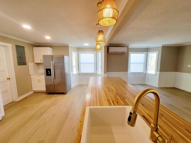 1106 E Veterans Dr