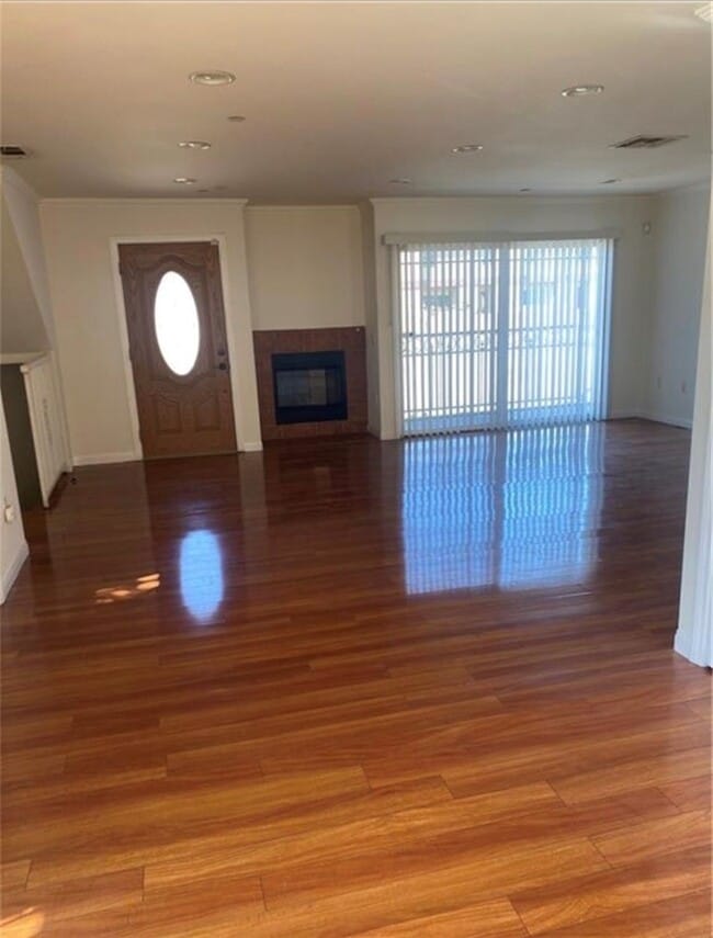 Photo - 1425 W 224th St