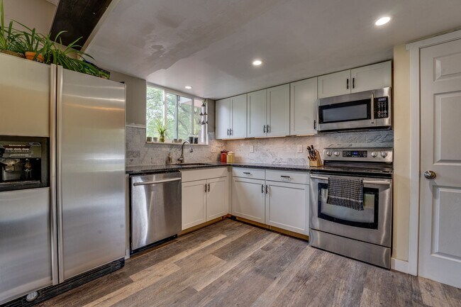 Photo - Beautiful 5 bed, 3 Bath House in Central Fort Collins!