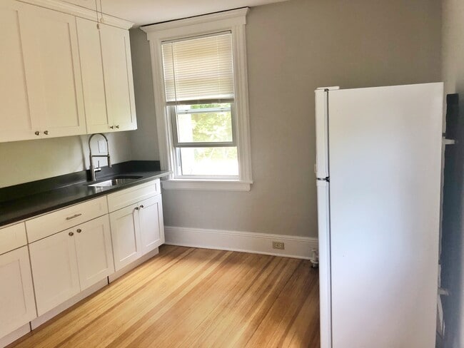 Kitchen - 41 Washington Ave Unit b